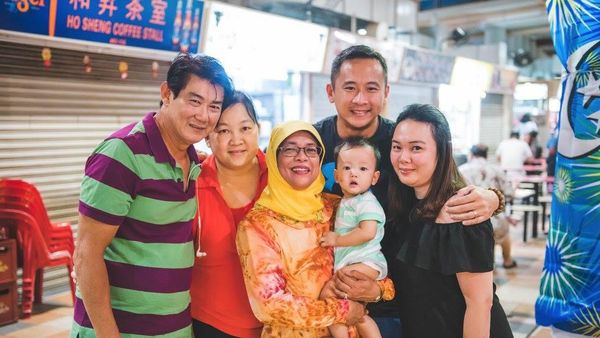 Potret Halimah, Calon Presiden Singapura yang Dekat dengan Keluarga