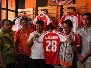 Sandiaga Uno Ditagih Janji Stadion Old Trafford Saat #PersijaDay Sandiaga Uno Ditagih Janji Stadion Old Trafford Saat #PersijaDay
