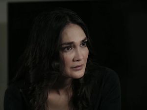 Luna Maya di Antara Logika dan Hal-hal Ganjil dalam Devils Whisper