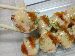 Sushi Rakyat: Ada Sushi Rendang Tofu hingga Sushi Ranjau yang Bikin Melotot!