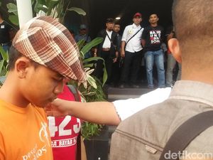 Polisi Sita Bendera Ormas dari Penghina Iriana di Instagram Polisi Sita Bendera Ormas dari Penghina Iriana di Instagram