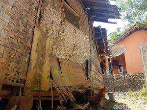 Takut Gubuknya Ambruk, Umi Turwi Ngungsi di Area Pembuangan Sampah