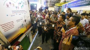 Menteri Jonan Buka Pameran Energi Terbarukan
