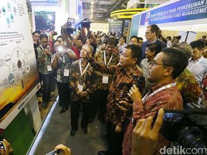 Menteri Jonan Buka Pameran Energi Terbarukan