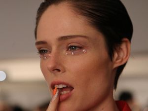 Tips Makeup Cepat Kurang Dari 10 Menit untuk Dapatkan Wajah Segar