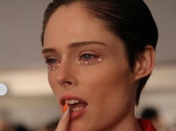 Tips Makeup Cepat Kurang Dari 10 Menit untuk Dapatkan Wajah Segar