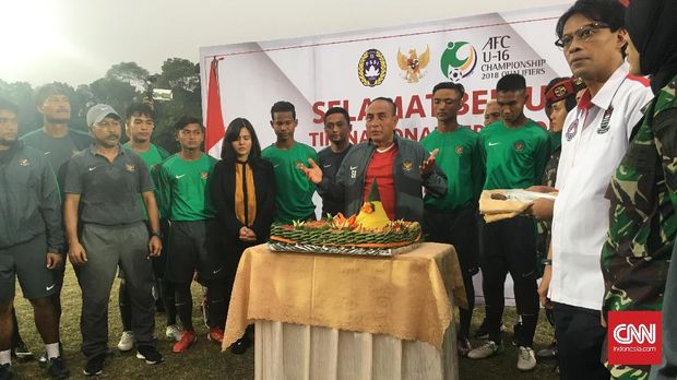 Ketua Umum PSSI, Edy Rahmayadi melepas keberangkatan Timnas U-16 ke Bangkok. (