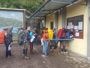 Seorang Pendaki Gunung Semeru Tewas Tertimpa Batu Besar