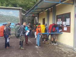 Seorang Pendaki Gunung Semeru Tewas Tertimpa Batu Besar