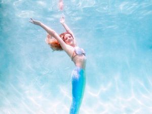 Wanita Cantik Ini Berprofesi Sebagai Putri Duyung dengan Bayaran Termahal