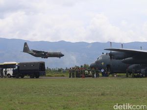Foto: Pesawat Pembawa Bantuan untuk Rohingya Transit di Aceh