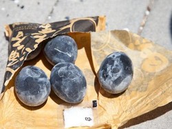 Telur Hitam yang Berasal dari Owakudani Dipercaya Bisa Perpanjang Usia