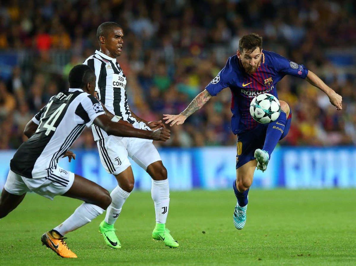 Juventus saat melawat ke kandang Barcelona (Foto: Albert Gea/Reuters)