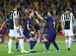 Di babak kedua, giliran Ivan Rakitic yang menjebol gawang Buffon untuk membawa Barca unggul 2-0. Foto: Susana Vera/Reuters