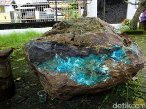 Foto: Batu Bacan Seberat 1,5 Ton