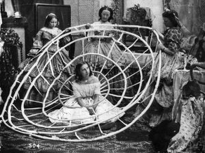 Diduga Sudah Membunuh 3.000 Wanita, Inikah Tren Fashion Paling Berbahaya?