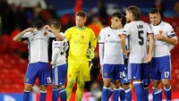 Basel, juara Liga Super Swiss musim lalu, harus pulang dengan tertunduk dalam-dalam. (Foto: Darren Staples/Reuters)
