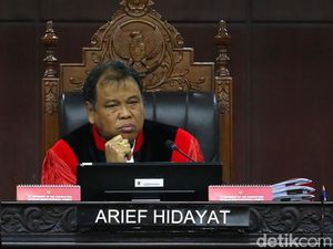 Ketua MK Langgar Kode Etik karena Temui Anggota DPR Tidak Resmi Ketua MK Langgar Kode Etik karena Temui Anggota DPR Tidak Resmi