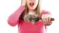 Catat! 12 Kebiasaan Ini Bisa Buat Rambut Rontok Bahkan Botak