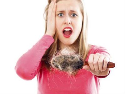 Catat! 12 Kebiasaan Ini Bisa Buat Rambut Rontok Bahkan Botak