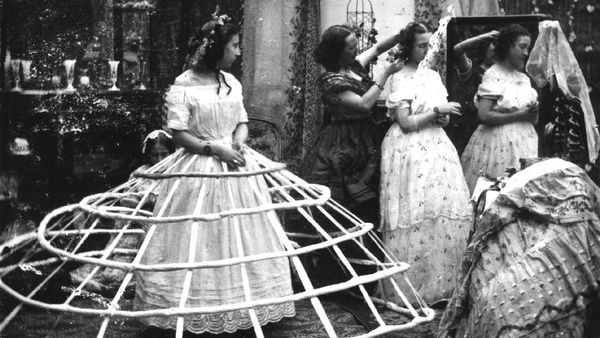 7 Tren Fashion Paling Berbahaya dan Mematikan Sepanjang Masa