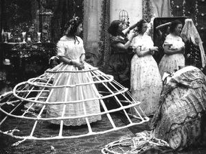 7 Tren Fashion Paling Berbahaya dan Mematikan Sepanjang Masa