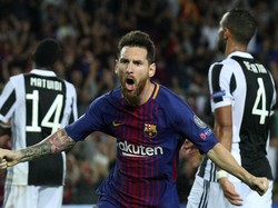 Messi langsung merayakan golnya itu dengan penuh semangat. Foto: Albert Gea/Reuters