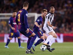 Acungan Jari Tengah Higuain di Camp Nou