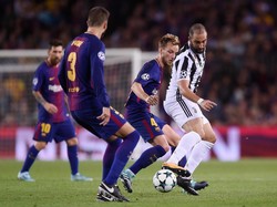 Acungan Jari Tengah Higuain di Camp Nou
