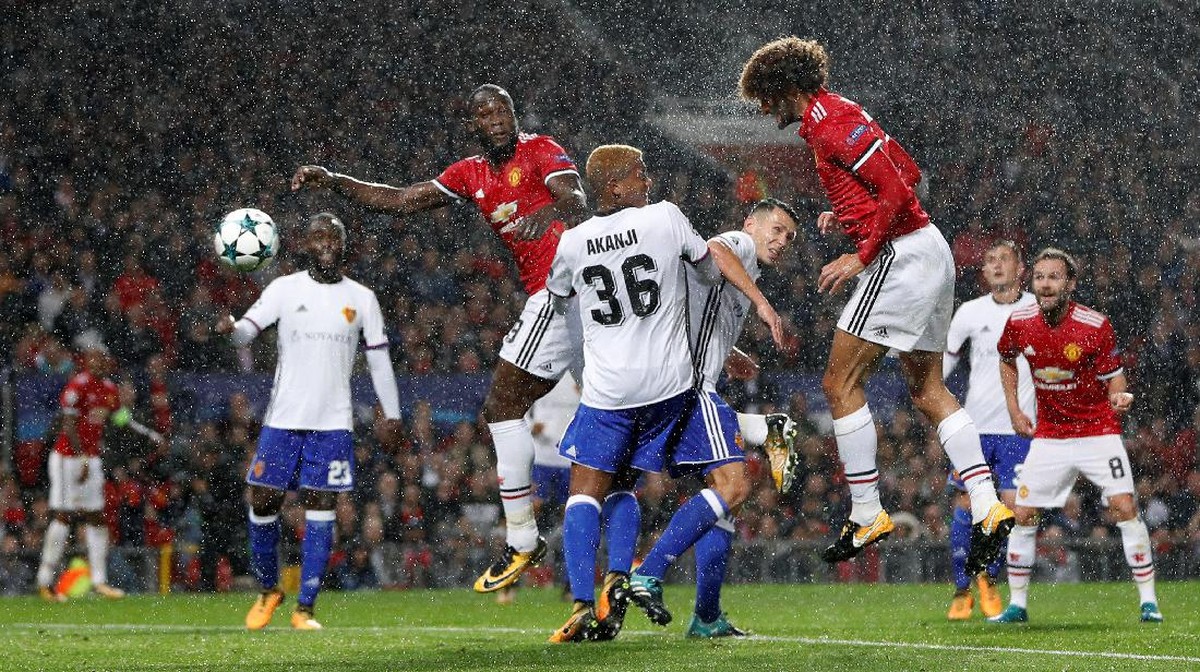 Manchester United unggul 1-0 atas Basel berkat gol Marouane Fellaini (Foto: Darren Staples/Reuters)