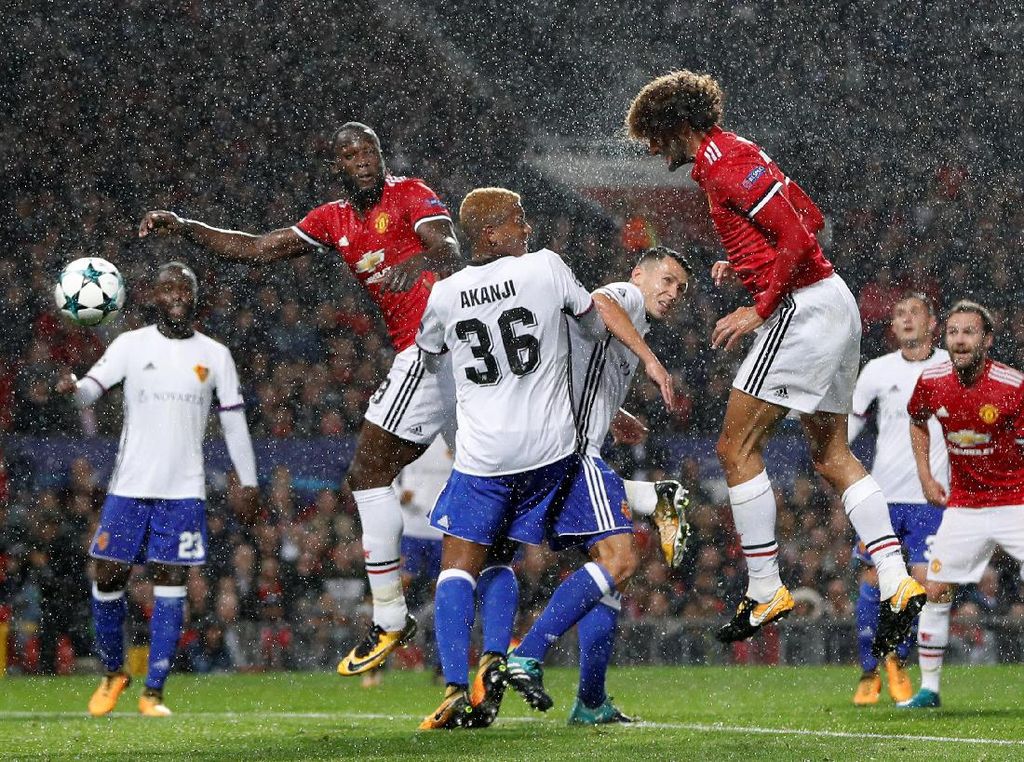Gol Fellaini Bawa MU Ungguli Basel 1-0 di Babak Pertama Gol Fellaini Bawa MU Ungguli Basel 1-0 di Babak Pertama