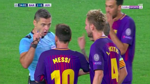Messi Minta Pjanic Dikartu Kuning, Wasit Beri Kartu... untuk Messi