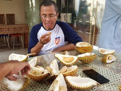 Nikmati Durian Merah Banyuwangi, Dahlan Iskan: Enak dan Legit