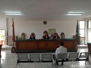 Kasus Pungli, Eks Kepala DPMPTSP Bandung Dituntut 1,5 Tahun Bui Kasus Pungli, Eks Kepala DPMPTSP Bandung Dituntut 1,5 Tahun Bui