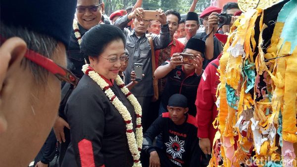Foto: Megawati Panaskan Mesin PDIP di Palembang