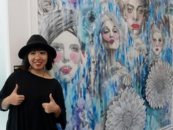 Unik! Monica Hapsari Bikin Mural di Klinik Kecantikan