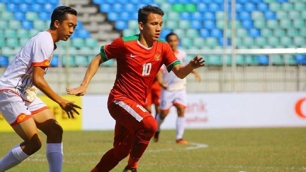 Egy Maulan Vikri harus bekerja ekstra keras menjebol pertahanan Timnas Thailand U-19. (