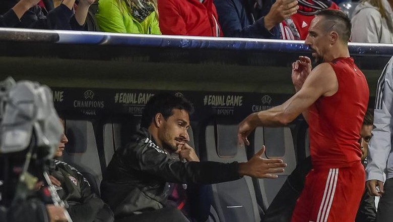 Soal Lempar Kaus, Ribery: Tak Ada Maksud Meremehkan Seragam Bayern Soal Lempar Kaus, Ribery: Tak Ada Maksud Meremehkan Seragam Bayern