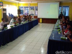 Aliran Listrik Diputus, Puluhan Warga Kediri Datangi Kantor PLN