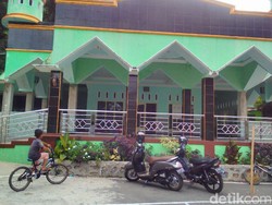 Zul Pernah Kirim Sumbangan Karpet dari Husni ke Masjid Kampungnya