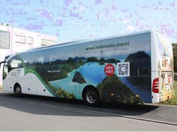 Bus Wisata di Paris Pamerkan Indahnya Indonesia