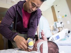 Cerita Polisi yang Bantu Persalinan Bayinya Sendiri di Parkiran Hotel