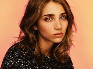 Mata Indah Emily Rudd Bikin Jatuh Hati