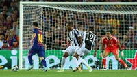 Messi kembali menjebol gawang Buffon di menit ke-69 untuk menambah keunggulan Barca menjadi 3-0. Foto: Albert Gea/Reuters