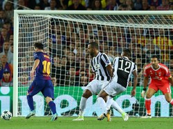 Messi kembali menjebol gawang Buffon di menit ke-69 untuk menambah keunggulan Barca menjadi 3-0. Foto: Albert Gea/Reuters