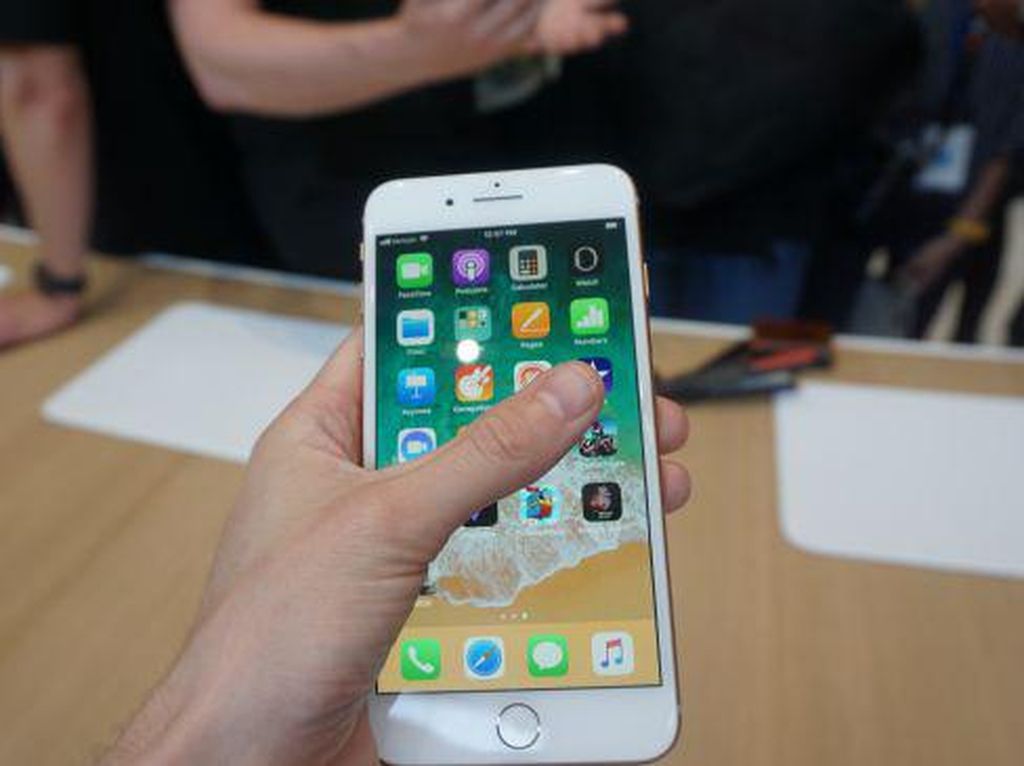 iPhone Jadi Bulan-bulanan di Iklan Terbaru Samsung iPhone Jadi Bulan-bulanan di Iklan Terbaru Samsung
