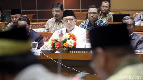 Menag Raker dengan Komisi VIII DPR