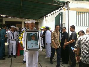 Jenazah Mertua Chairul Tanjung Dikebumikan Secara Militer