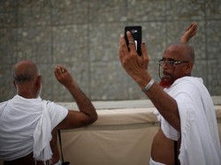 Jepret! Asyik Selfie di Sela Haji