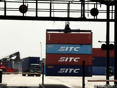 Melihat Dari Dekat Bongkar Muat Tercepat di Cikarang Dry Port